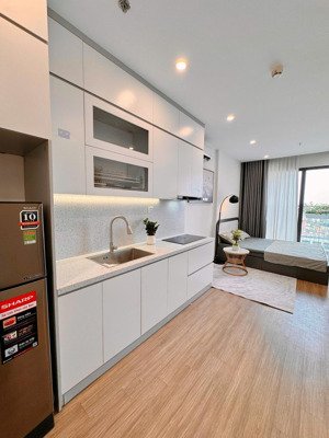 mình cần bán 2 căn: căn 1pn + 43m2 cùng căn studio 25m2, 1 tỷ 725 vinhomes smart city