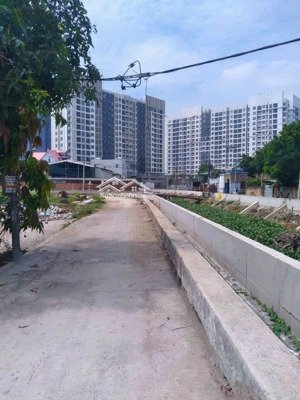 bán nhà xưởng chính chủ cần bán gấp đường thông gần chung cư picity q12