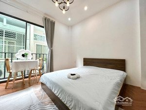 căn hộ dịch vụ full nội thất, ngay trung tâm quận 1,gần cv lê thị riêng,đh văn lang,đh hoa sen,..