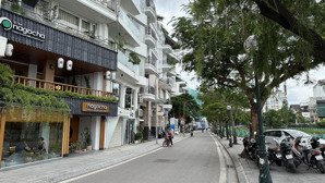 bán nhà 5 tầng nhật chiêu - tây hồ. 1 mặt phố 1 mặt ngõ.