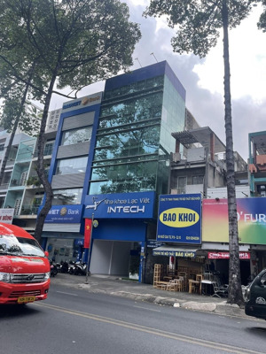 bán tòa nhà mặt tiền ngô gia tự, quận 10. dt : 9 x20m. tòa 6 lầu. hđt : 180tr. giá 85 tỷ