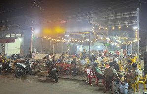 quán ăn đã đầu tư đầy đủ, chỉ vào bán thôi