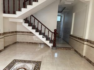 cho thuê nhà riêng 5x15 trệt hai lầu hẻm xe hơi 4pn 5vw tân chánh hiệp giá 9 tr lh 