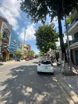 bán nhà mặt tiền tiểu la. vip nhất khu hòa cường bắc. vị trí siêu đẹp. kinh doanh đa nghành nghề.