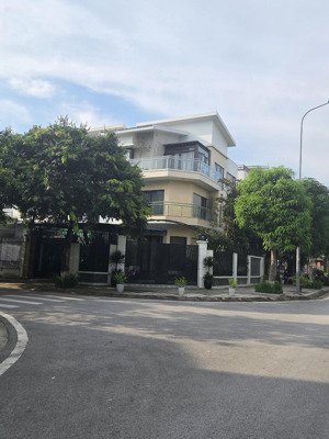 siêu biệt thự lô góc đẹp - view vườn hoa - vỉa hè mênh mông - ô tô tránh dừng đỗ