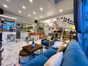 cần bán nhanh penthouse star hill - 2 sân - 2 chỗ đậu xe hơi