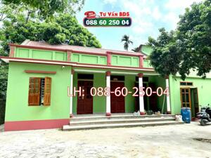  Chính chủ, gửi bán Lô đất thuộc Làn 2 QL6, cách khoảng 100m [ Đường 6 mở rộng, thì chỉ còn cách vài chục mét ]. Đường rộng 3m ô tô tải vào tận đất.