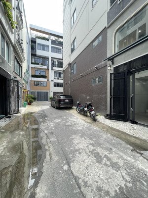 bán nhà mới khu đồng bộ, tặng nội thất cao cấp. ngay emart phan huy ích.