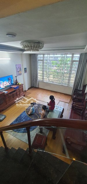 chính chủ bấm gấp nhà 3 tầng phố việt hưng dt 60m2, mt 4.2m gần công viên, trường học, chợ