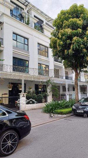 cần bán biệt thự vinhomes hàm nghi dt 155m2, giá 74 tỷ hai mặt thoáng