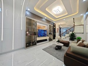 nhà gần metro giáp gò vấp, đường xe hơi đến nhà, nhà mới xây full nội thất