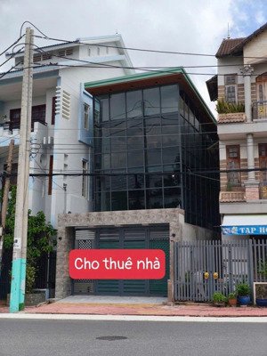 cho thuê nhà 1 trệt 3lầu góc ngã 3 thủ dầu một , bình dương
thiết kế thông suốt , có 6 nhà vệ sinh