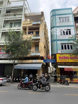 siêu phẩm, bán nhà căn góc trần bình trọng, dt: 4x25, trệt 4 lầu, giá bán: 36 tỷ còn tl chính chủ