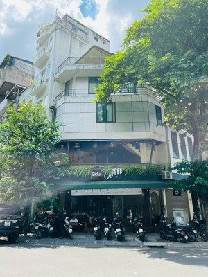 đỉnh. cho thuê nhằ mặt phố trúc bạch 140x3t mặt tiền 12m dành cho các thương hiệu lớn tìm thuê!