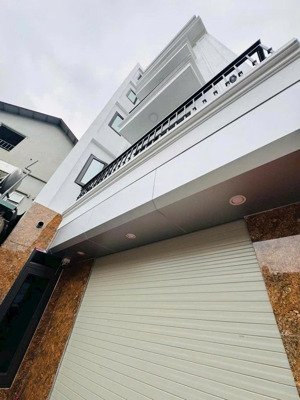 cần bán nhà gần trung tâm mỹ đình, 4 tầng, nhà 2 thoáng, có sân riêng để xe, 52m2 x 4 tầng, 5 tỷ 8
