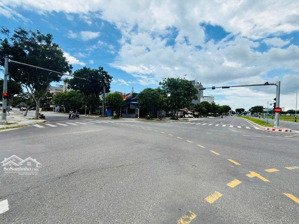 siêu hiếm - bán góc 3 mặt tiền đường lớn : hoàng thị loan- hồ tùng mậu- hòa minh 29. trung tâm quận