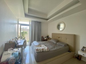 chính chủ cần bán căn hộ 2 phòng ngủ, 70m2 ngay sông hàn, full nội thất cao cấp