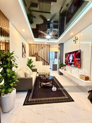 ngõ 15 ngọc hồi mới 30m 5 tầng đủ công năng, chủ tặng nội thất chỉ xách vali vào ở ngay- giá 5,x