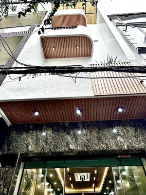 nhà mặt ngõ trung tâm phố lê lợi, oto đỗ gần nhà, ngõ nông, mẫu hiện đại