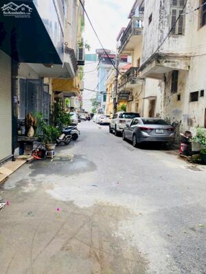 Cho thuê nhà nguyên căn ngõ 281 Khương Trung, 40m2 x 2 tầng 1 tum.2 ngủ.2 wc, 9 Triệu/th