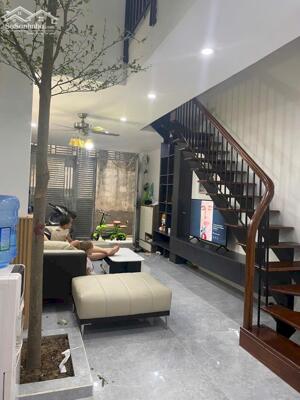 BÁN NHÀ PHÙNG KHOANG - Ô CHỜ THANG MÁY - GẦN OTO - - KHU HIẾM NHÀ BÁN - GIÁ ĐẦU TƯ Lh 0966507875