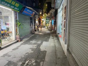 chính chủ gửi bán nhà ngõ 5 hoàng quốc việt-50m ra phố-48m2, 5 tầng giá chỉ 11 tỉ.