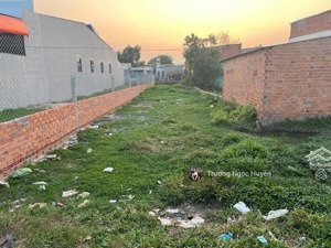 bán đất mặt tiền đường nguyễn thị định, gần chợ tú điền, phú hưng, bến tre 120m2 giá 550triệu shr