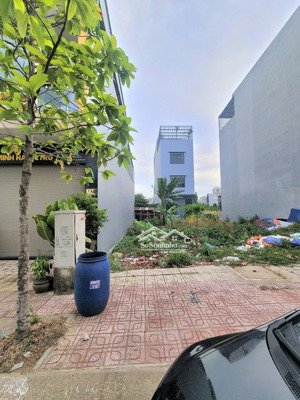 chủ ngộp bán gấp lô đất dt 145m2/2tỷ950, full thổ cư, đường 7m, kế bên khu đô thị bình hòa, shr