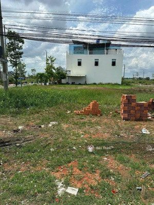 đất mt phú chánh 33,phú chánh,tân uyên,bình dương 700triệu sổ sẵn gần khu công nghiệp dân cư đông