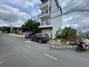 bán đất mặt tiền hẻm 301 vườn lài thông ra sông sài gòn gần cầu gò vấp