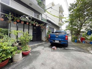 bán đất 1 sẹc hẻm 301 vườn lài gần cầu sắt qua gò vấp