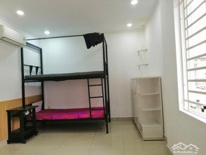 phòng cho thuê 17m2,chợ nguyễn đình chiểu phú nhuận có cửa sổ , cửa đi thoáng mát.