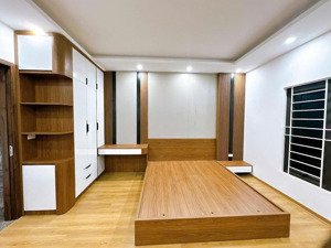 anh hùng gửi bán nhà hoàng liên, 5 tầng , 34m2 giá chưa tới 5tỷ