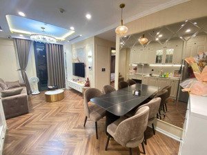 sẵn vinhomes green bay giá thuê 13,5 triệu căn 2pn1vs , vào luôn . gọi em 