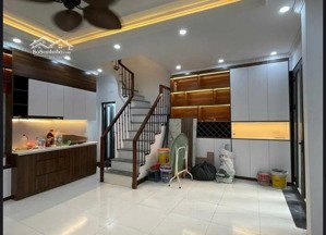 nhà đẹp thụy khuê, kinh doanh đỉnh, gần phố, ngõ thông thẳng ra hồ tây.