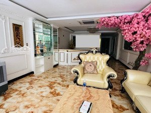 chính chủ cần bán khách sạn gần biển, nội thất sang trọng còn mới, mặt tiền đường trần văn ơn
