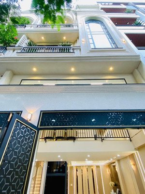 bán gấp nhà quận 4 68m2/4ty5 hợp đồng cho thuê 19tr/tháng sổ hồng riêng chính chủ