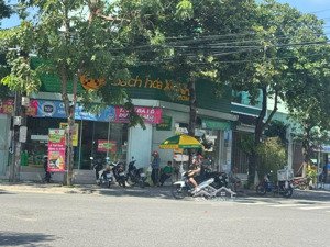 chính chủ bán dãy nhà mặt tiền trung tâm chợ thành phố mới , thuộc phường bình dương -tp hcm