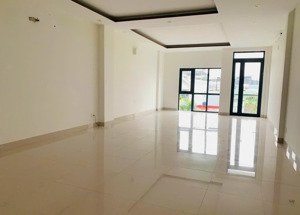 cho thuê toà nhà 4,5 tầng mt đường bùi tá hán, nam việt á