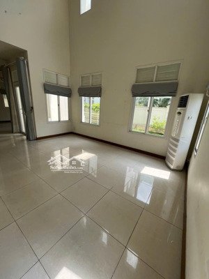 cho thuê biệt thự đơn lập 270m2 splendora an khánh. căn góc thoáng. nhà cơ bản. giá 27tr/th