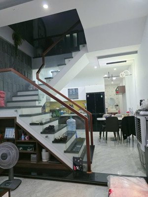 chào bán nhà 2 tầng đường nhựa 3m 339 trường chinh, nhà mới xây 3 năm, như mới. địa chỉ: 339/36/23