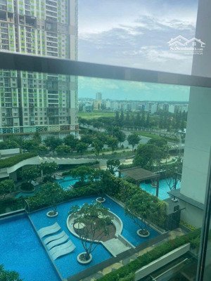 chính chủ cần bán căn hộ chung cư cao cấp, sổ hồng ,vị trí ngay khu hành chính tp thủ đức.