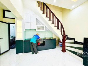 tôn đức thắng, đống đa. dt 27/34m² x 4 tầng, mt 4m, giá 6,15 tỷ. ngõ nông gần phố, nhà mới.