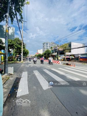 nhà mặt tiền ngang 5m nở hậu 170m2. giá tốt còn thương lượng chính chủ