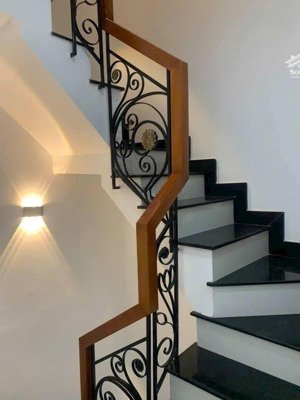 chdv 10 phòng - full nội thất - thang máy - 6 tầng - dt 3.5/4.9 x 15m2 pccc + hoàn công