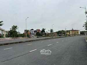 hàng hiếm còn sót lại lô đất duy nhất mặt đường chính 30m dịch vụ lại yên. mặt tiền rộng, vuông đẹp