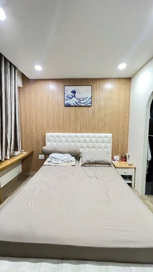 cần bán nhanh căn hộ 2pn cc the gold view 346 bến vân đồn, quận 4 thiết kế: 81m2 2pn