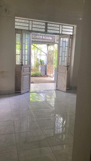 nhà sân vườn thuê ở lâu dài võ văn hát quận 9