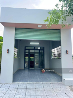 nhà mình ai đang có nhu cầu cần tìm 1 căn nhà 3 phòng ngủ rộng rãi có sân đậu xe hơi giá 1ty550
