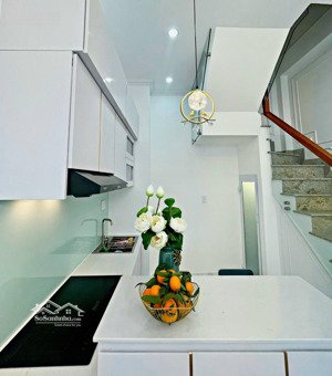 siêu hiếm hẻm 7m quận 10 - có sân để xe hơi riêng- vị trí kinh doanh - nội thất xịn nhập khẩu